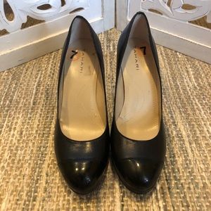 Knock out business professional Tahari pumps